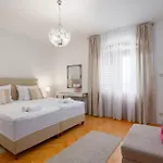 Cozy In With Kitchen Split