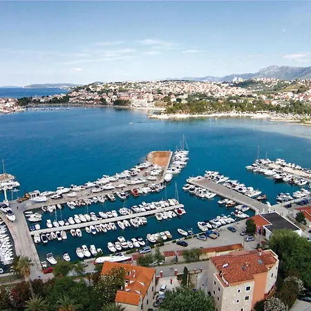 Apartman Cozy Apartment In Split With Kitchen