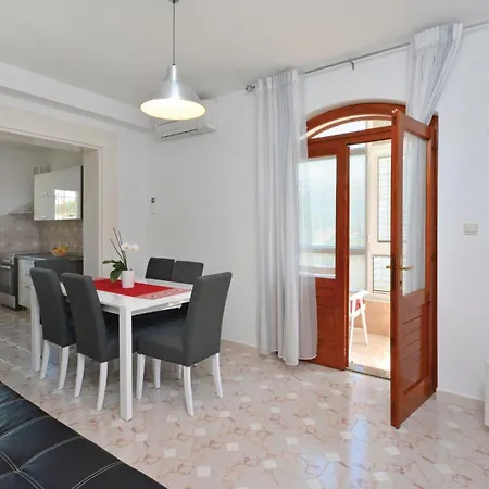 Cozy Apartment In Split With Kitchen Apartman Split