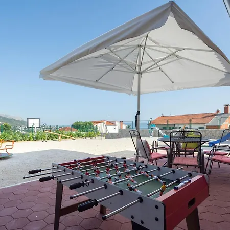 Apartman Cozy Apartment In Split With Kitchen