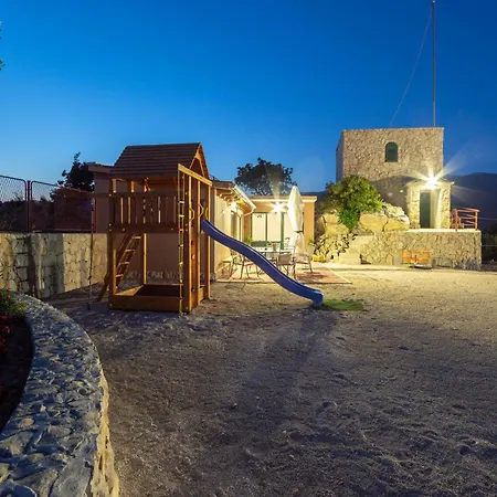 Cozy Apartment In Split With Kitchen Apartman Split