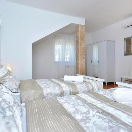 Cozy Apartment In Split With Kitchen Split