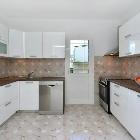 Cozy Apartment In Split With Kitchen * Split