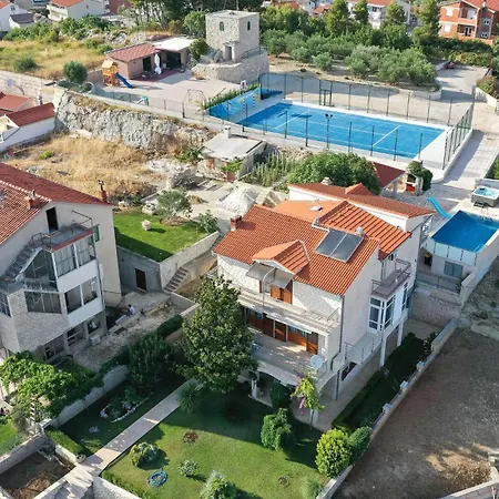 Cozy In With Kitchen Split