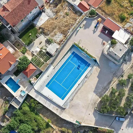 Cozy Apartment In Split With Kitchen Apartman