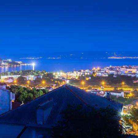 Cozy Apartment In Split With Kitchen Apartman