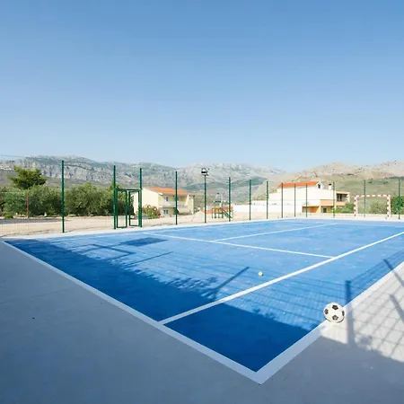 Stunning In * Split