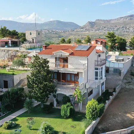 Stunning In * Split