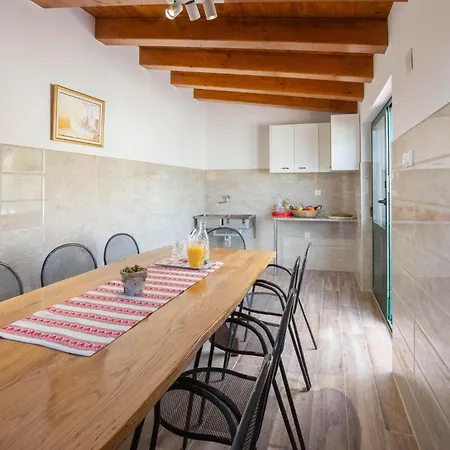 Cozy In With Kitchen Appartement Split